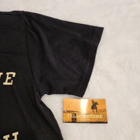Spirit Yellowstone Short Sleeve Black with Graphics Tshirt Size Small - Picture 3 of 8